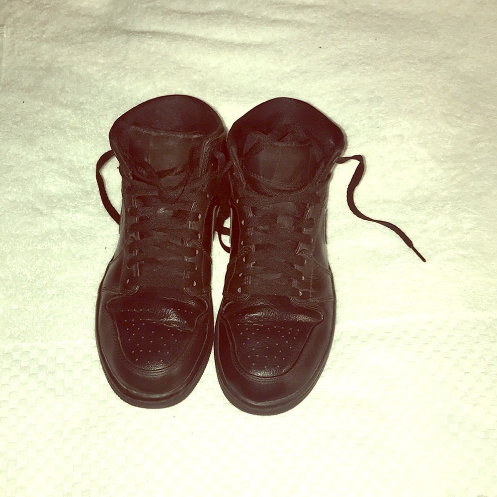 BLACK HIGH TOP Air Jordan 1 MID